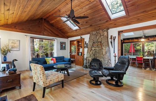 Northwood Cabin | Northwoods Serenity Charming Cabin-Perfect getaway spot