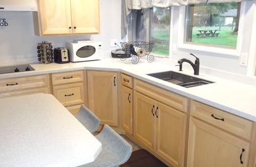 Eureka House | Now Available! NEW Large Studio in Fantastic Neighborhood for Professional