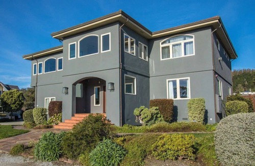 El Granada House | Now Trending - Entire Beach Home Walk to Beaches, Restaurants, Activities