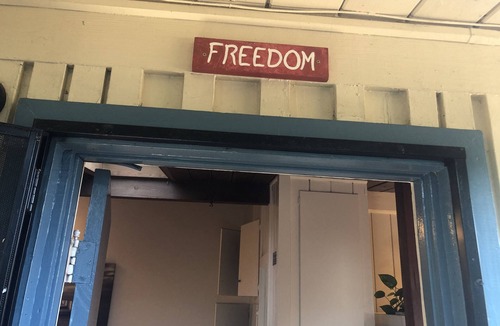 Ocean Beach Apartment | Ocean Beach, #8 Freedom, Retro Cottage/Studio, 3 Blocks to Beach enjoy! 🏖