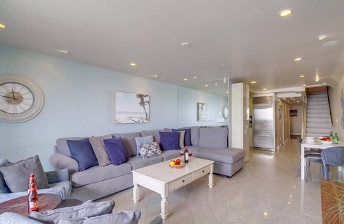 Mission Beach House | Ocean Front * 2 Level Corner Unit * Exclusive Water View Deck