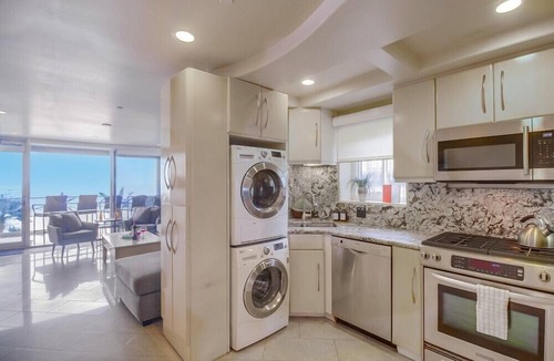 Mission Beach House | Ocean Front * 2 Level Corner Unit * Exclusive Water View Deck