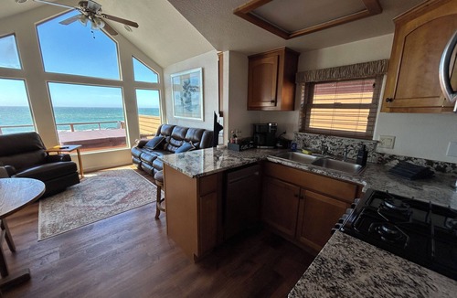 Smith River Cabin | Ocean Front Cabin 15 with Jacuzzi & Sensational Views (Private Beach Owned by White Rock Resort)