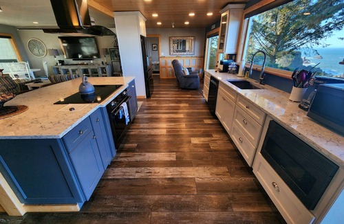 Brookings House | Ocean Front Home- spacious, beautiful yard, hot tub & ocean view all around!