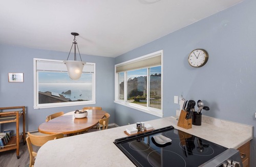 Trinidad Apartment | 🌊Ocean View Village Condo with Outdoor Sauna, Trails to Fun Beaches & Covered Deck🩴