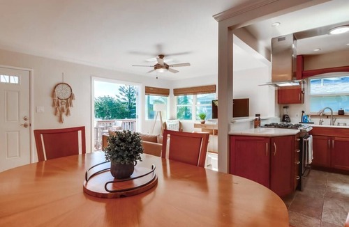 Sunset Cliffs Cottage | Ocean view! Walk to Sunset Cliffs - Surf - Beach!