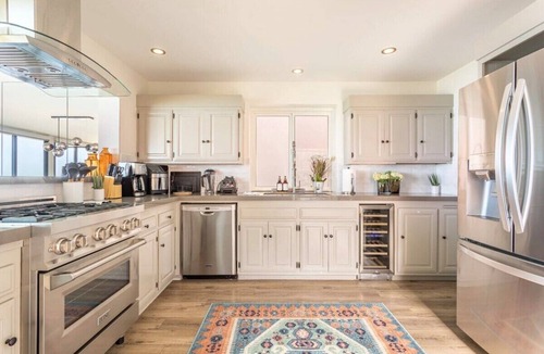 Sand Section House | Oceanfront 4 Bdrm on The Strand, Manhattan Beach