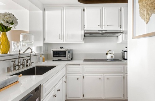 Ocean Park Apartment | Oceanfront Artist’s Retreat | Santa Monica Luxury