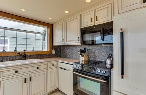 Yachats House | Oceanfront home with hot tub! Near Yachats! Dog Friendly!