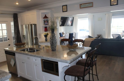 Bluff Park House | Oceanfront Luxury Oasis W/Jacuzzi, Gazebo, BBQ, Pizza Oven Gym, Gated Garden