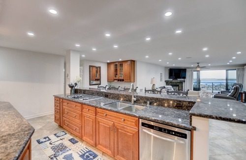 South Mission Beach Condo | OCEANFRONT LUXURY—Summer booking fast so Hurry and book!