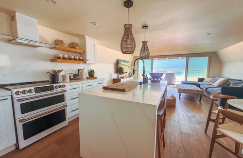 Sunset Beach Condo | Oceanfront Penthouse On Sand - Epic Views/Sunsets!
