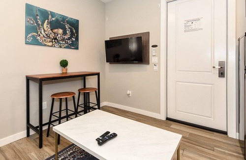 Old Town House | ❤️ of Old Town. Walk to All. Parking. Cable+Fast WiFi