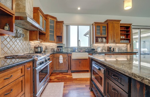 Pilot Hill House | On-Site Vineyard: Gem on 10 Acres in Pilot Hill!