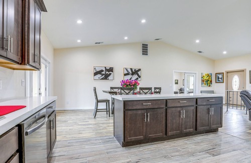 Victor House | On-Site Winery: Rural Plymouth Getaway!