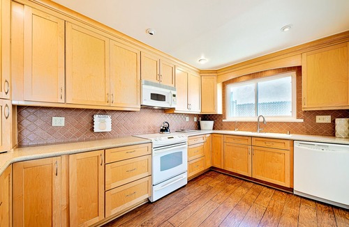 La Playa House | On The Beach Casa - Beautiful Spanish style adobe, with private front row bay access.