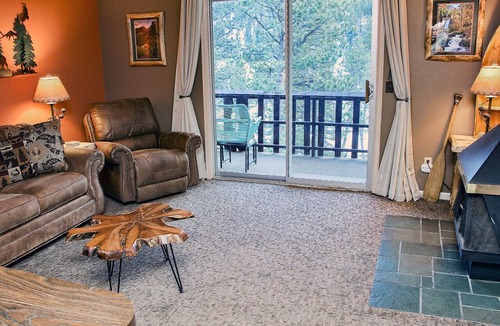 Estes Park Condo | One bedroom condo minutes from National Park, and downtown Estes Park