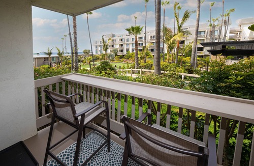 Townsite Condo | One-Bedroom Haven with Beautiful Peek Ocean Views and Lush Gardens!