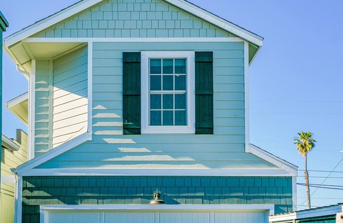 Sunset Cliffs Cottage | Open, sunlit condo with ocean glimpses, fast WiFi, central A/C, & a full kitchen
