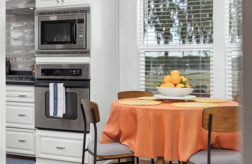 Exeter House | Orange Blossom Cottage Near Sequoias w/EV Charger