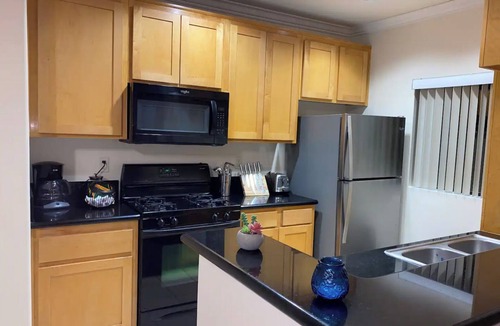 Beverly Grove Apartment | Orsini Luxury Retreat: 2BR/2BA