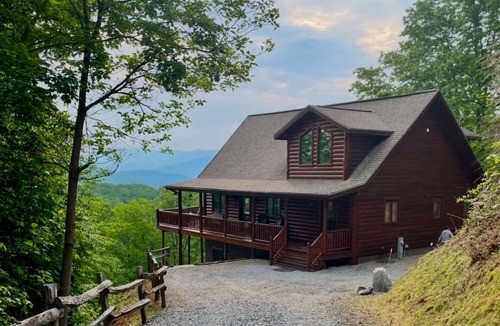 Whittier Cabin | "Over the Edge" Cabin with Amazing Views!