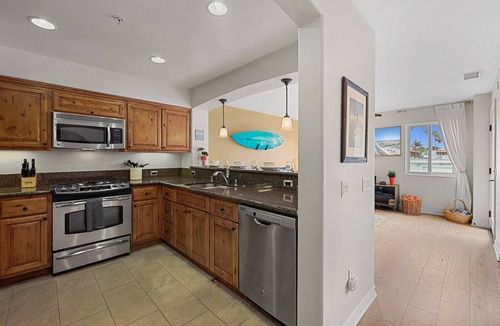 Crown Point Condo | Pacific Blue One| Walk to the Beach/Bay| 3 BR Home