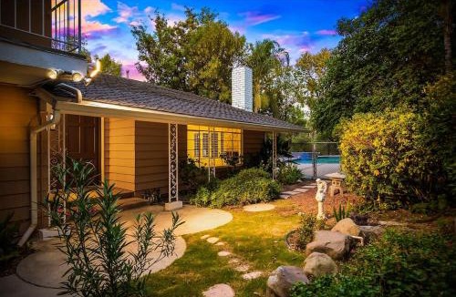 Calabasas House | Pacific Dreams Woodland Hills Distinguished 8 BR