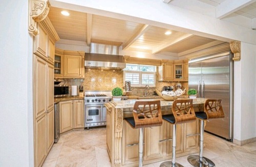 Lincoln Acres House | Palace/3000 sq ft/9 beds/centrally located to all of SD attractions