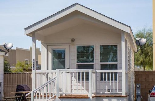 Palm Desert Resort | Palm Springs Camping Resort Cottage 2