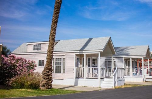 Palm Desert Resort | Palm Springs Camping Resort Loft Cabin 1