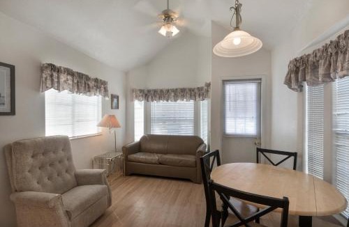 Palm Desert Resort | Palm Springs Camping Resort Loft Cabin 1