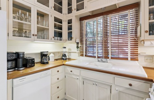 King City House | Palmetto Cottage sleeps 8 and walk to the Village