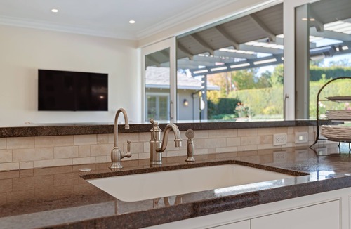 Upper East House | Paradise is Real | Luxurious 5 BDR Estate w/Pool, Hot Tub, and Plush Outdoor Se