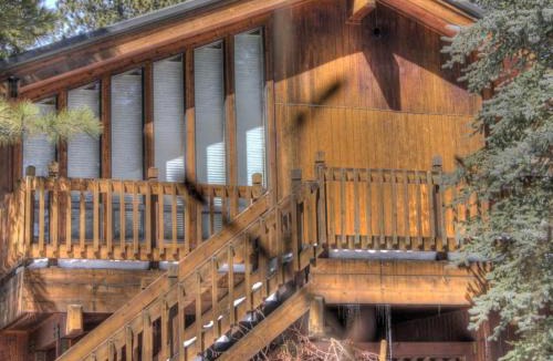 Tahoe Pines House | Park Avenue Tahoe Lodge