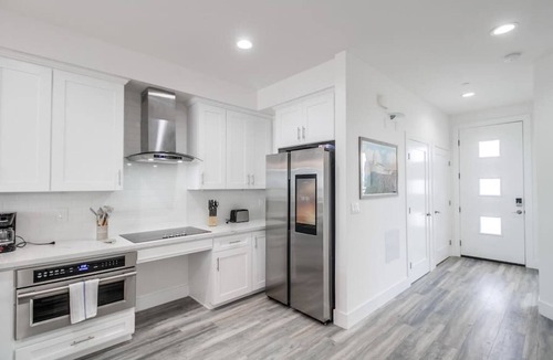 University Heights Apartment | Park Blvd 301 | Modern | Urban Oasis | SPA