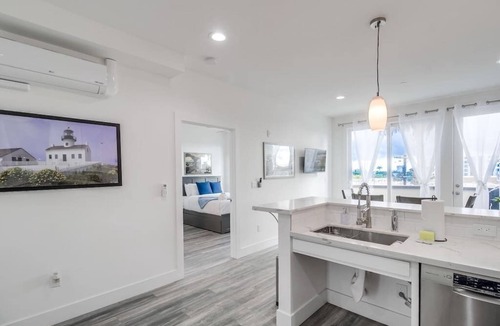 University Heights Apartment | Park Blvd 301 | Modern | Urban Oasis | SPA