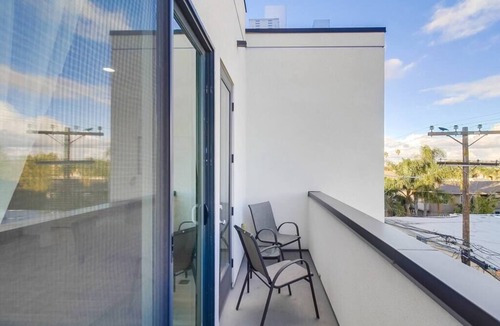 University Heights Apartment | Park Blvd Paradise 304 New construction, king bed!