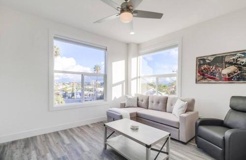 University Heights Apartment | Park Blvd Paradise 304 New construction, king bed!