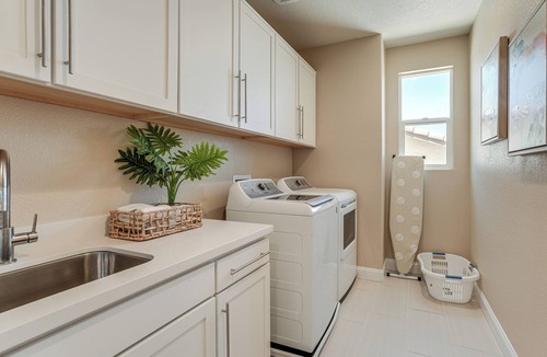 Manteca House | Patio & Outdoor Kitchen: Manteca Family Home