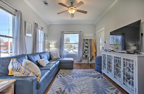 Galveston House | Patio & Pergola! Modern Cottage Near Seawall