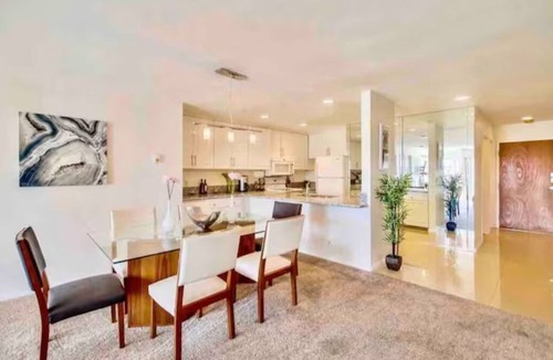 Crown Point Apartment | PB Pool+bayside views 2BR/2BA by Sand
