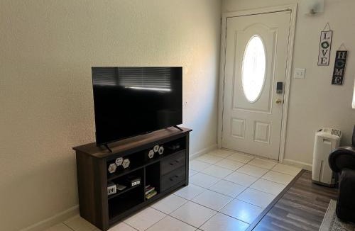 Fresno Apartment | Peaceful 2bed,1bath condo with free parking all yours to enjoy