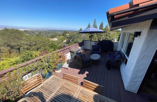 Emerald Hills House | Peaceful 4BR/3Bath Retreat Overlooking Silicon Valley & Stanford