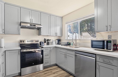 South Natomas Villa | Peaceful and Quiet 4 Br house with Garage