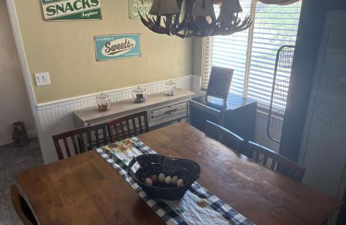 Hemet House | Peaceful & Cozy 3 bedroom Ranch-Home w/Fireplace