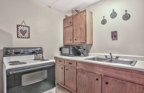 North Upper Truckee Cabin | Peaceful near golf, hiking, Tahoe Paradise Park Play in Tahoe-Dog Friendly