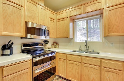 Mariposa Cabin | Peaceful + Private Mariposa Cabin on 2 Acres!
