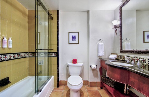 Los Gatos Hotel | Peaceful Unit with Outdoor Pool, Balcony Free Parking in California