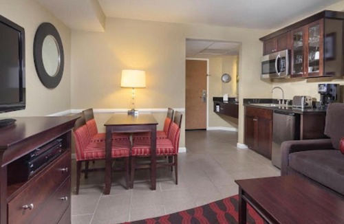 Anaheim Resort Apartment | Peacock Suites